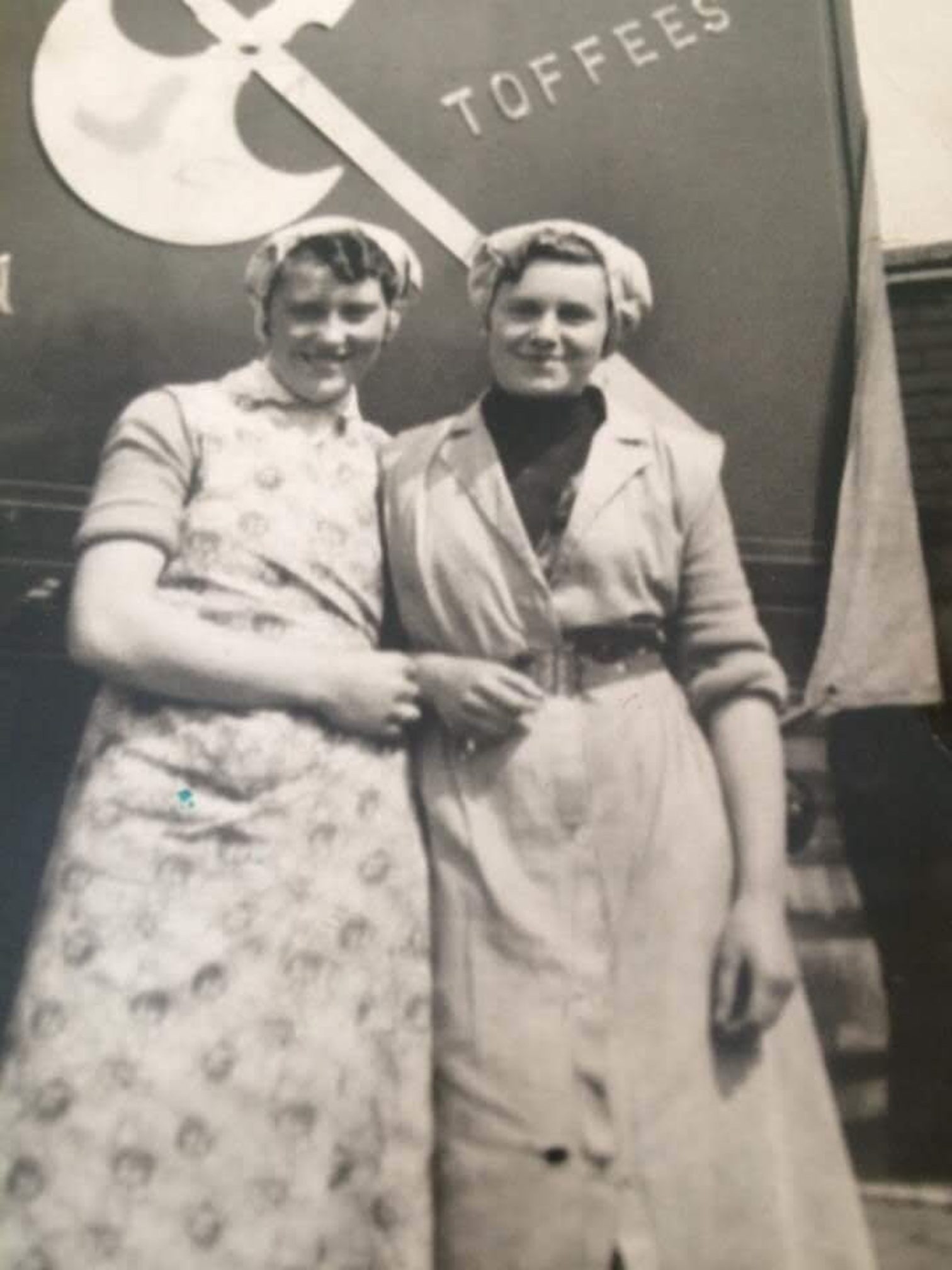 Workers at Henry Archibald's Battleaxe Factory, Wishaw, mid 1900's