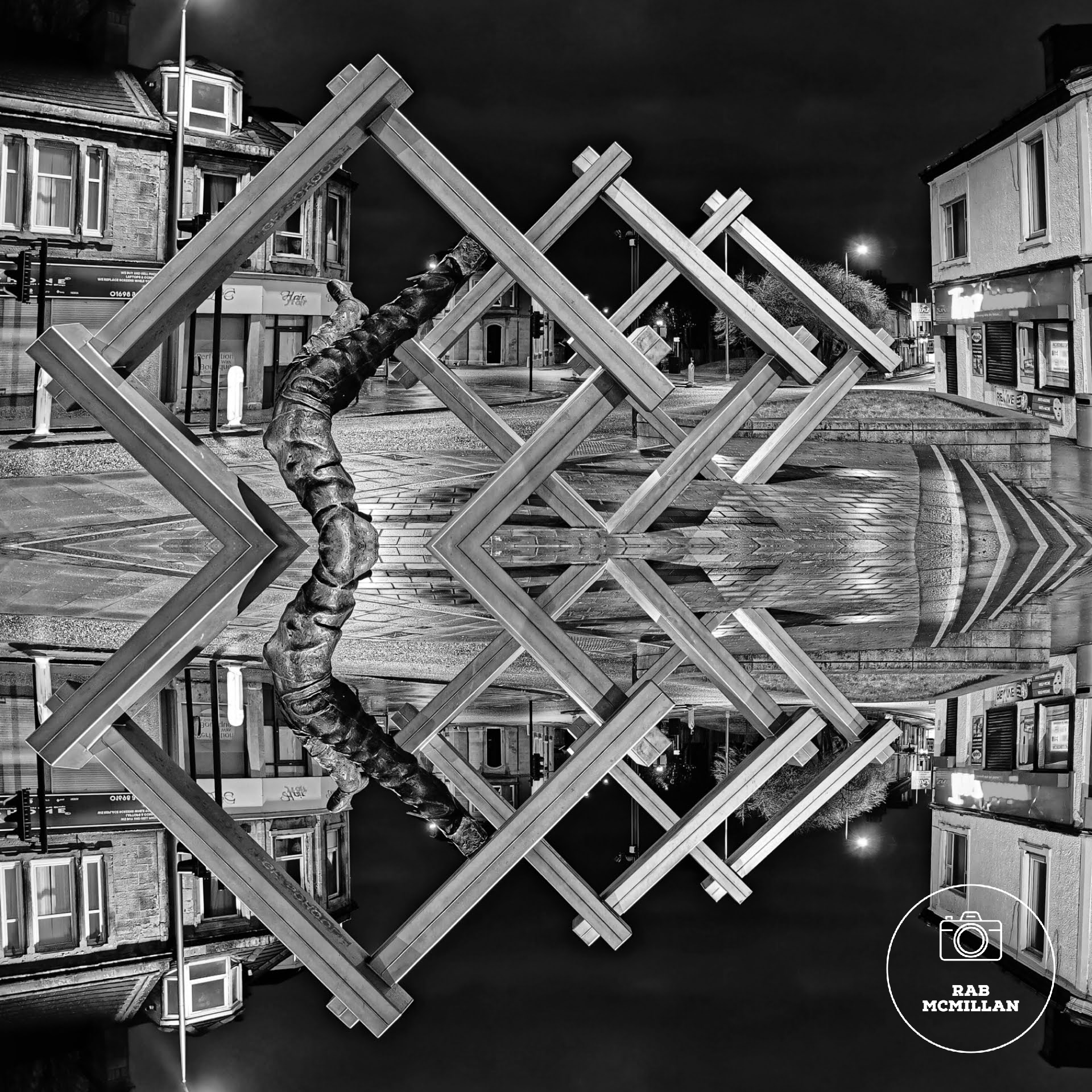 Triamond Sculpture, West Cross, Wishaw, 2021.