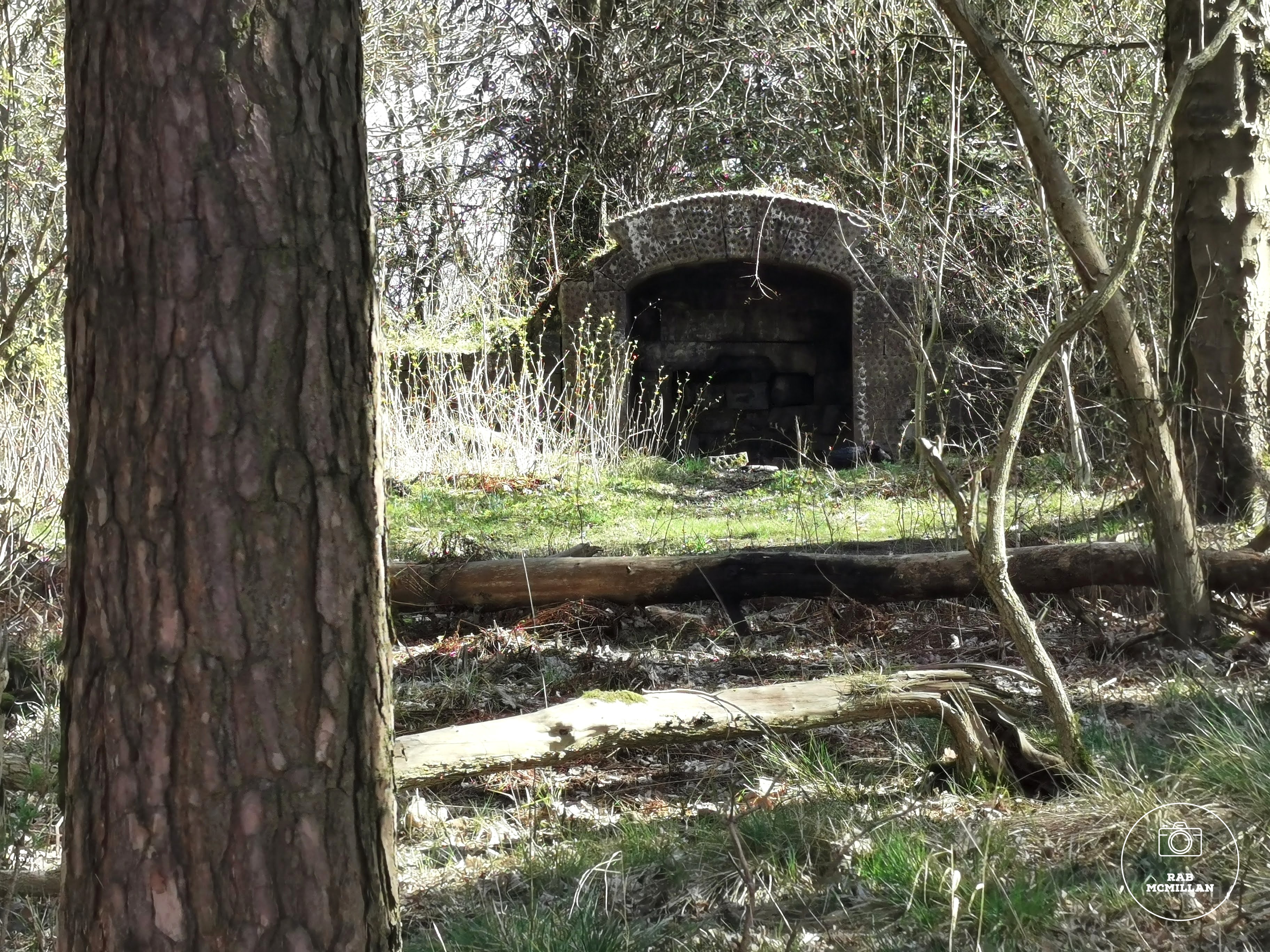 This stone structure is over 200 years old and was the favourite seat of Sir James Steuart and Lady Frances Steuart of Coltness House, Wishaw. Photo from 2021.