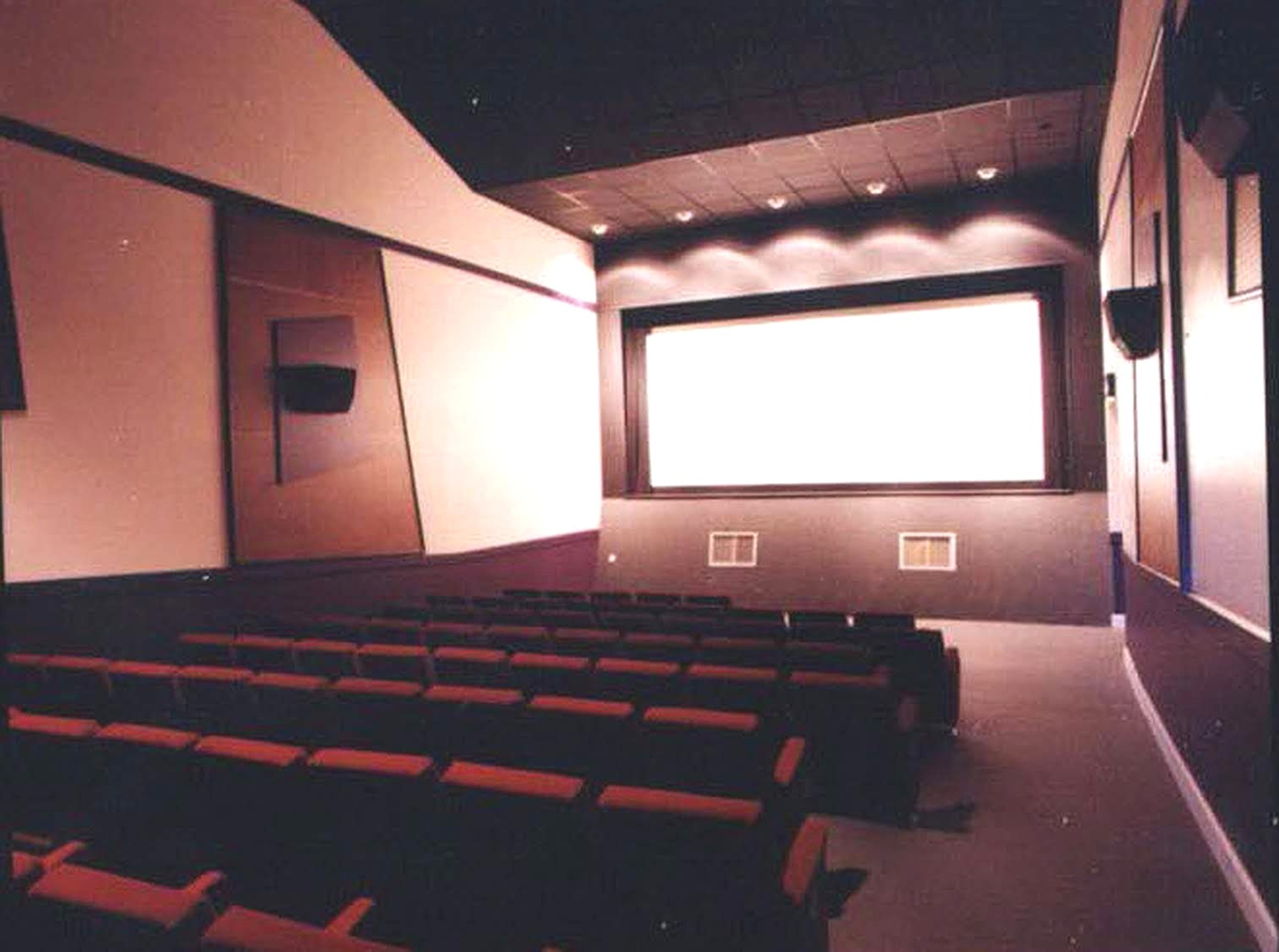 The Arrow Multiplex was a 4 screen cinema in Glasgow Road, Wishaw. Opened in 1998 and closed in 2000.
