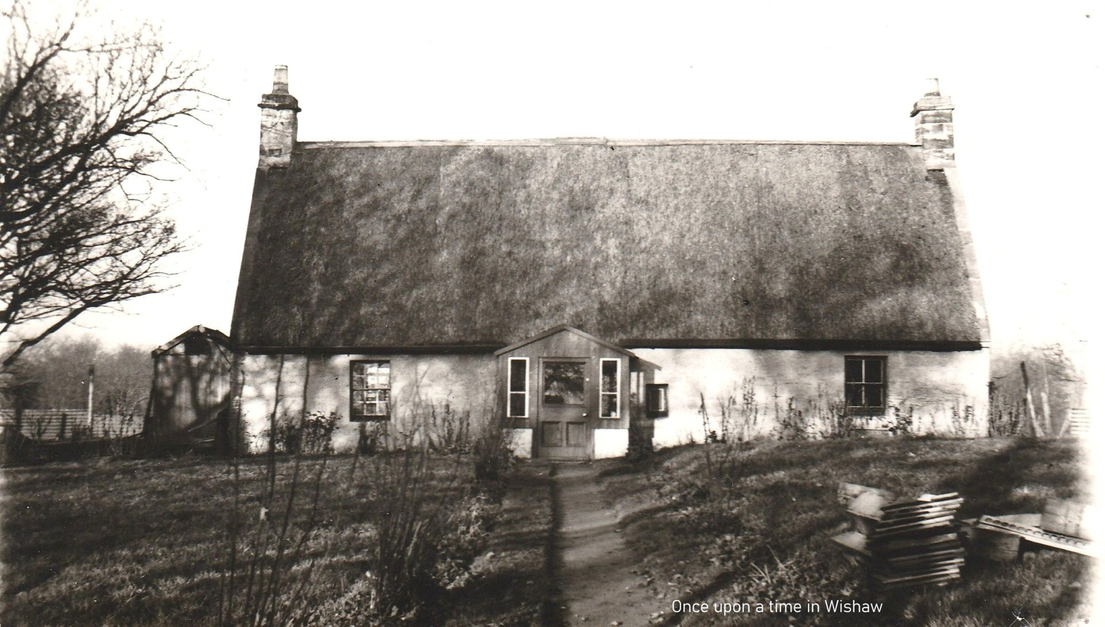 Heathery Cottage, this was the last thatched house in Wishaw, Courtesy of Betty Gray.