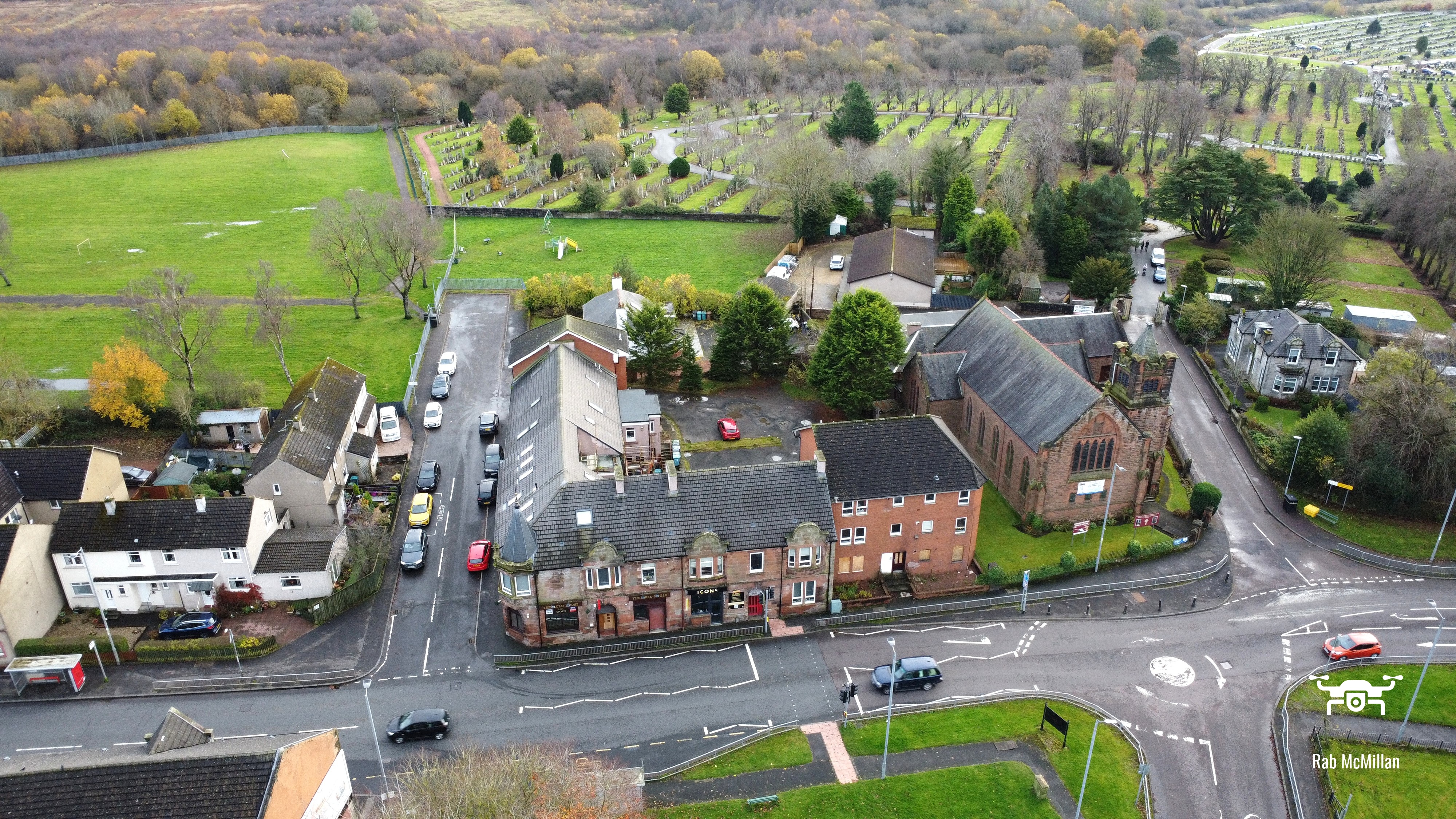 Auld Hoose Pub and Cambusnethan North Church, Wishaw, 2023.