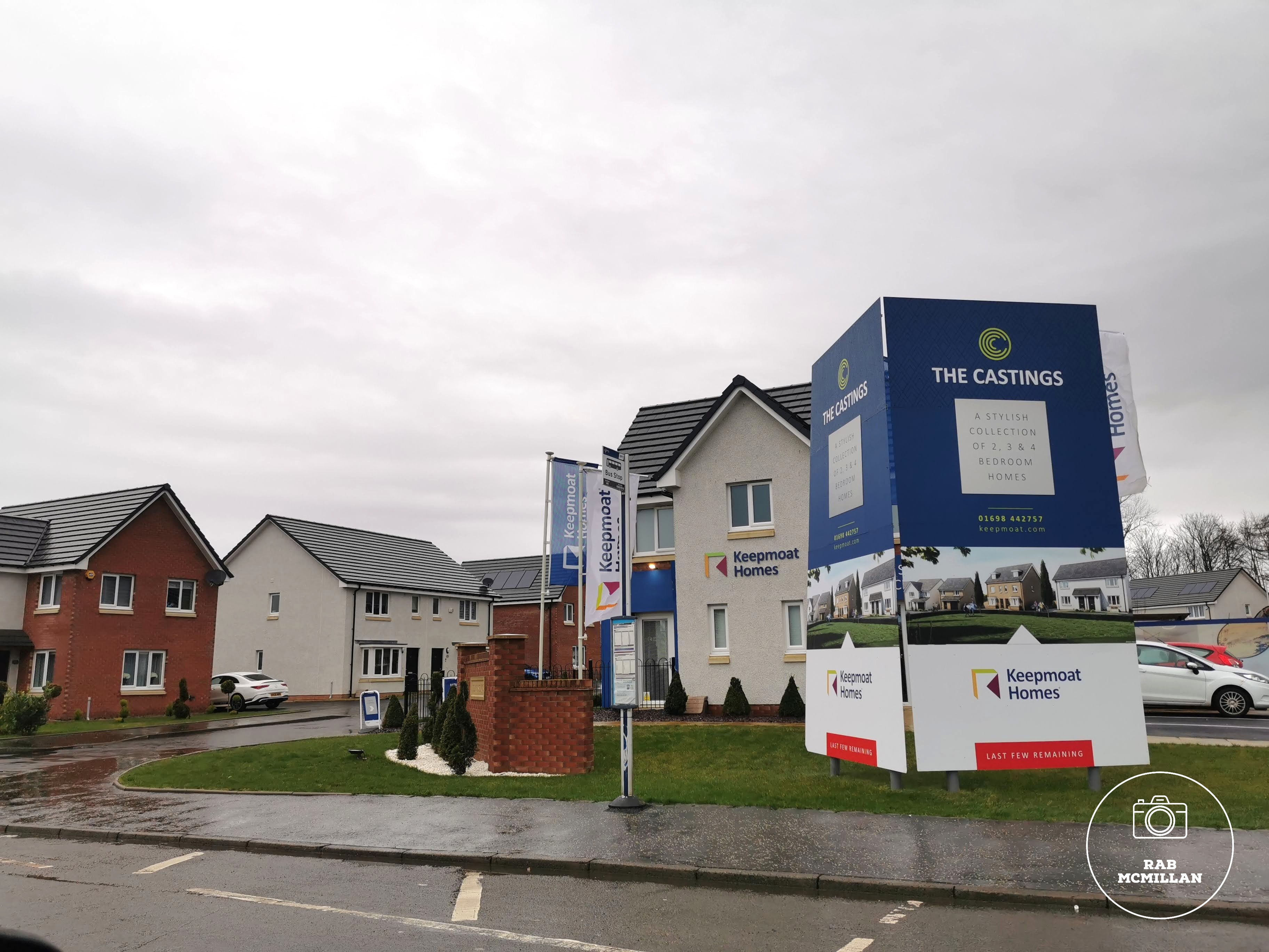 New house's on old Ravenscraig Steelworks site, Meadowhead Road, Craigneuk, Wishaw, 2022.