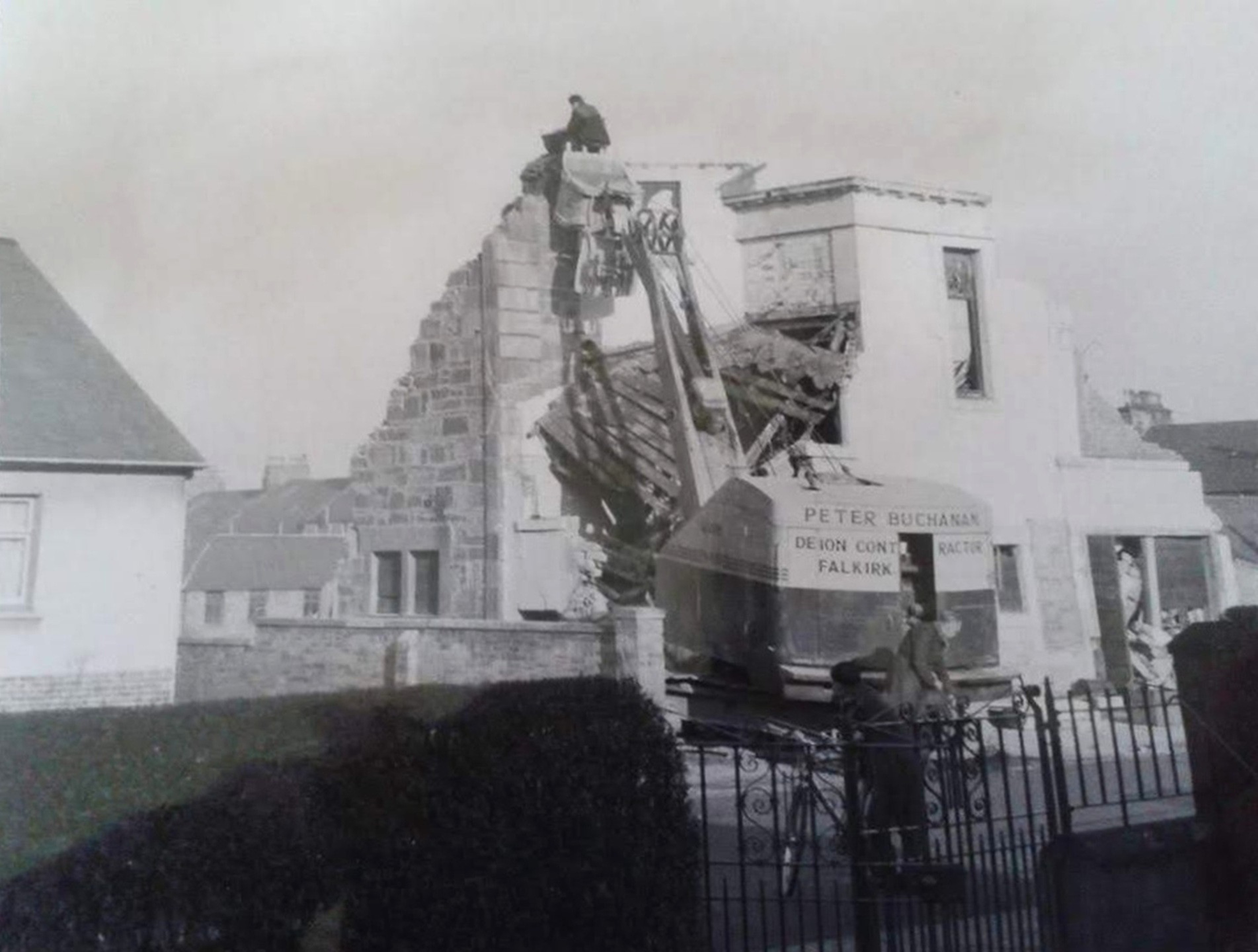 Demolition of the Plaza Cinema, Belhaven Terrace, Wishaw, 1961. Courtesy of Joy Finlayson.