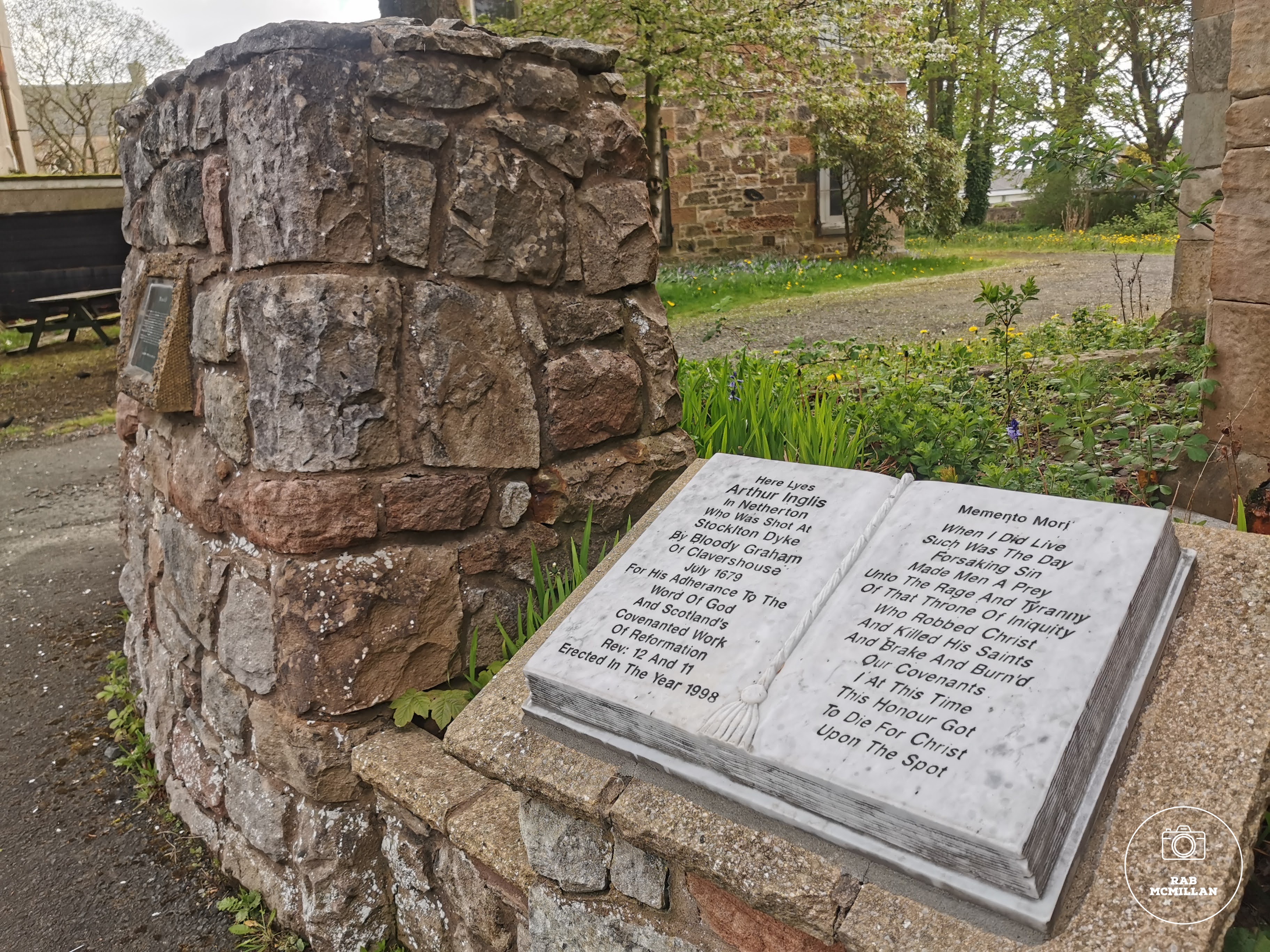 Memorial to Arthur Inglis, Reformed Presbyterian Church, Kenilworth Avenue, Wishaw, 2023.